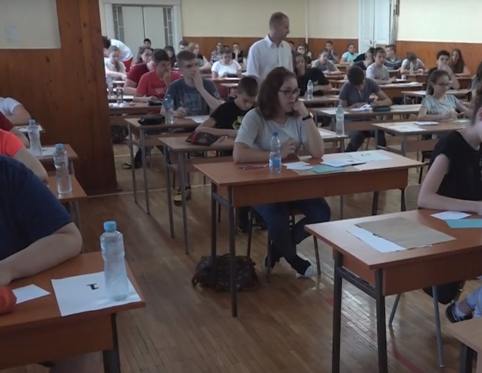 Министар Шарчевић најавио одлагање пријемних испита и испитних рокова 
